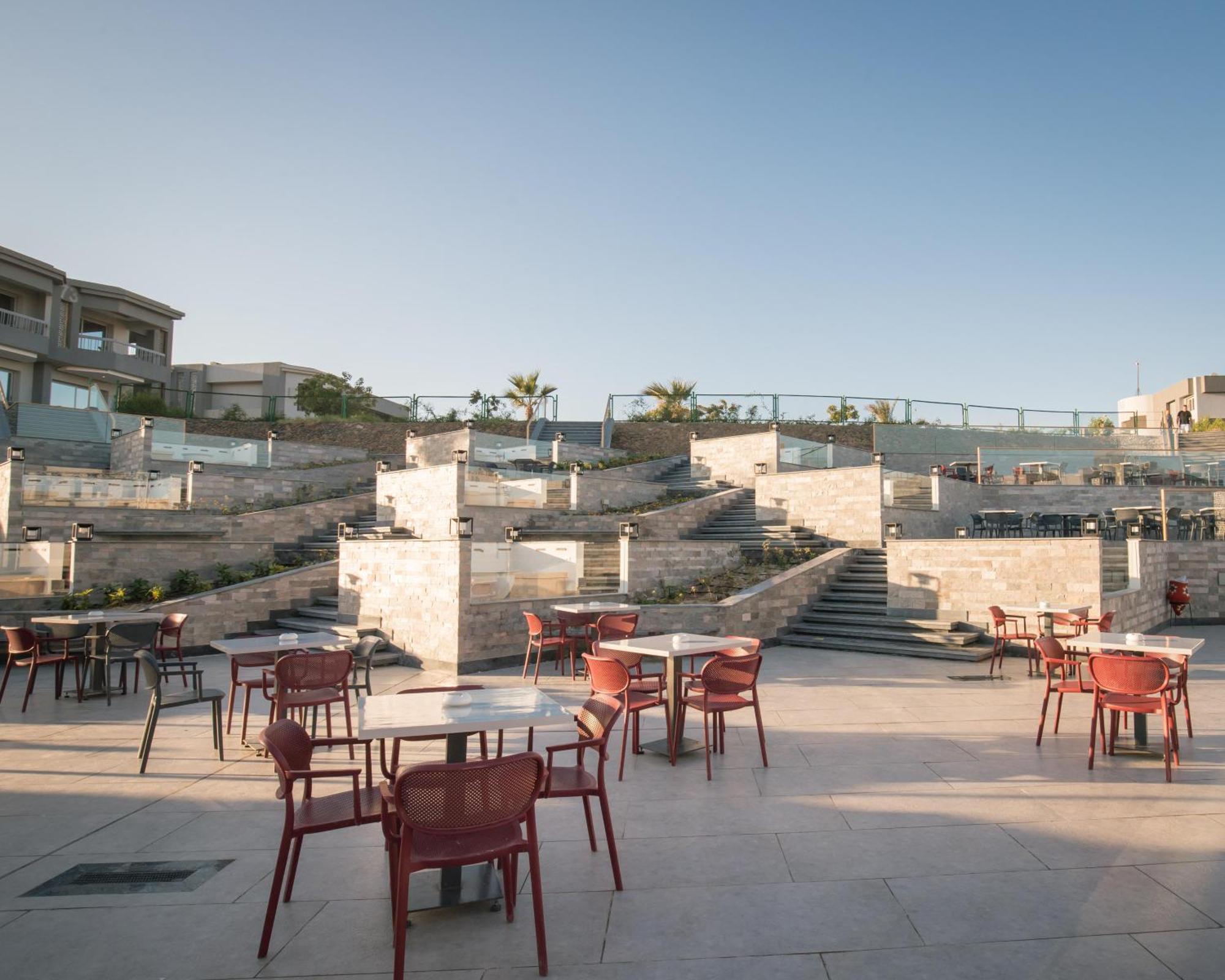 Hurghada Long Beach Resort Esterno foto The amphitheater