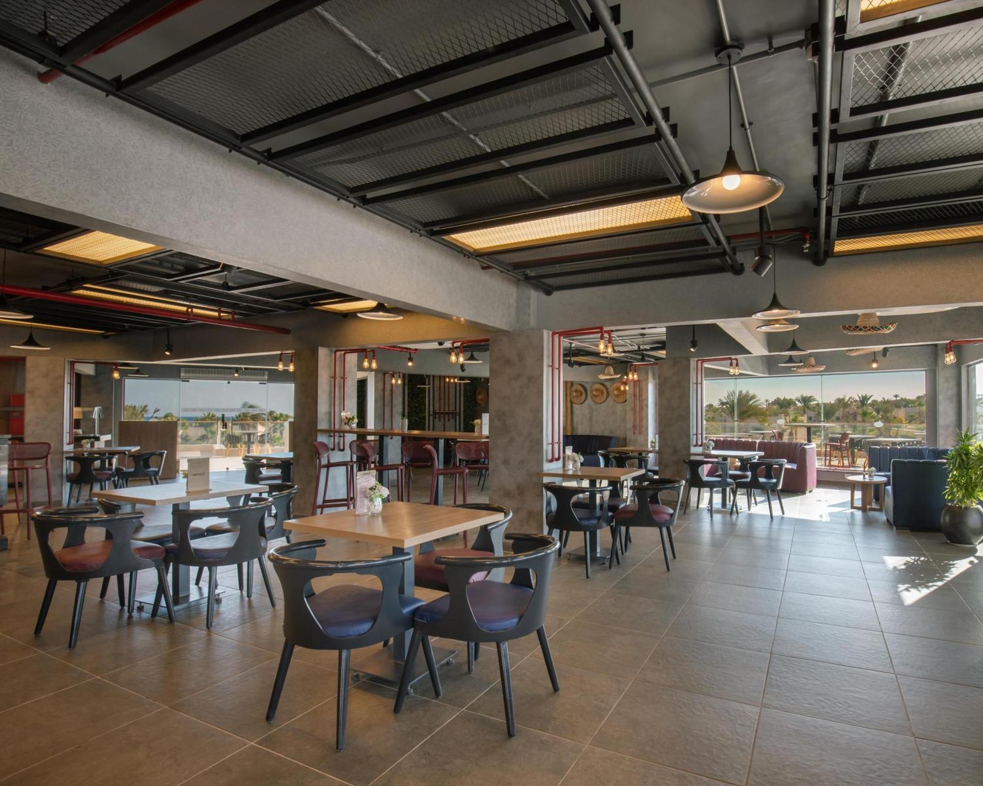 Hurghada Long Beach Resort Esterno foto The interior of the restaurant