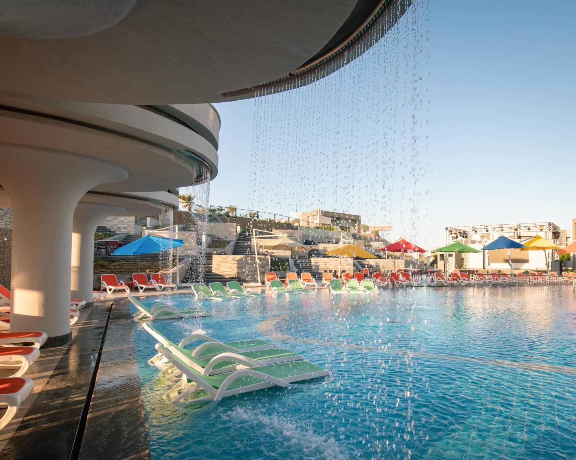 Hurghada Long Beach Resort Esterno foto The pool at the Atlantis Paradise Island