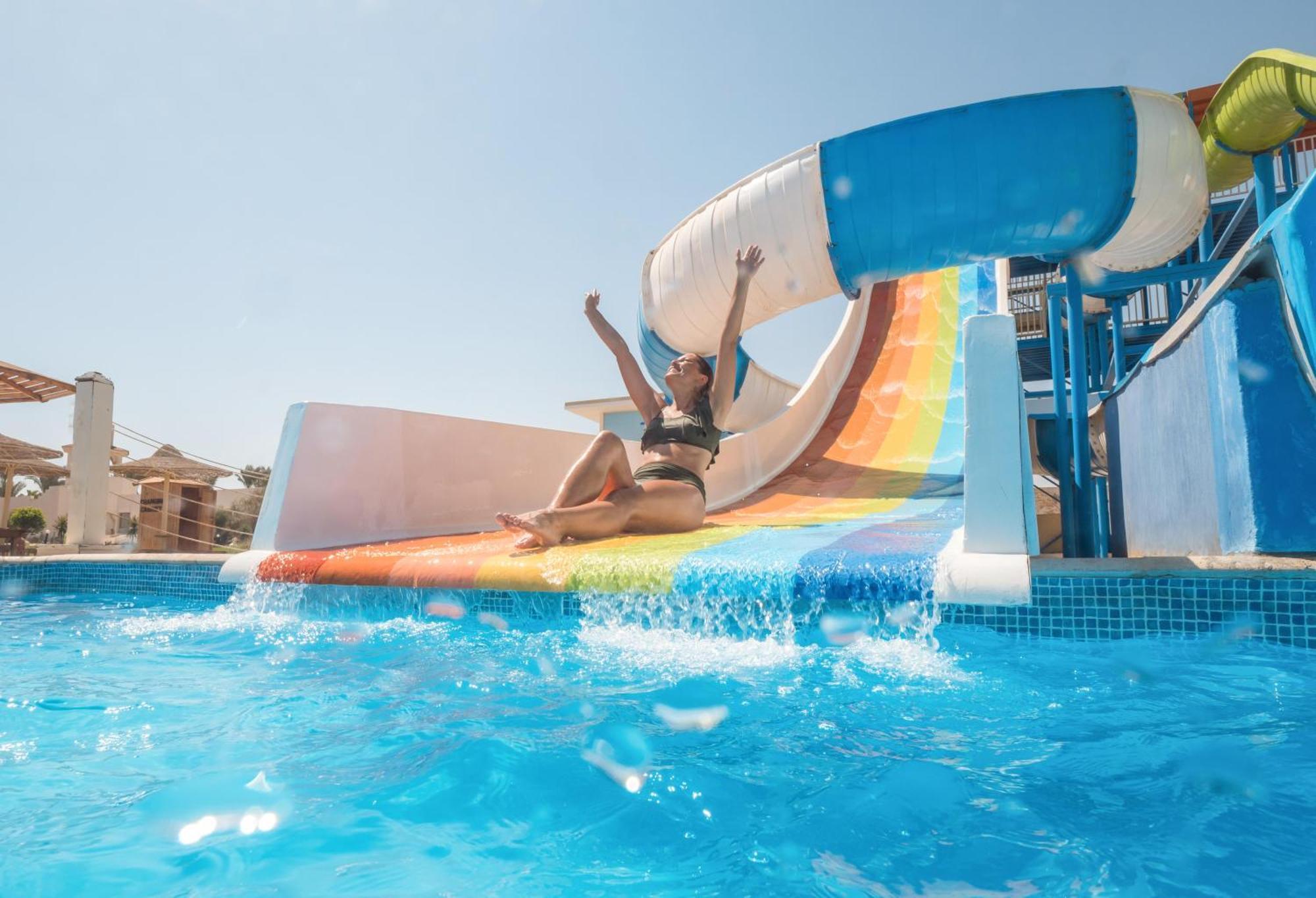 Hurghada Long Beach Resort Esterno foto A water slide