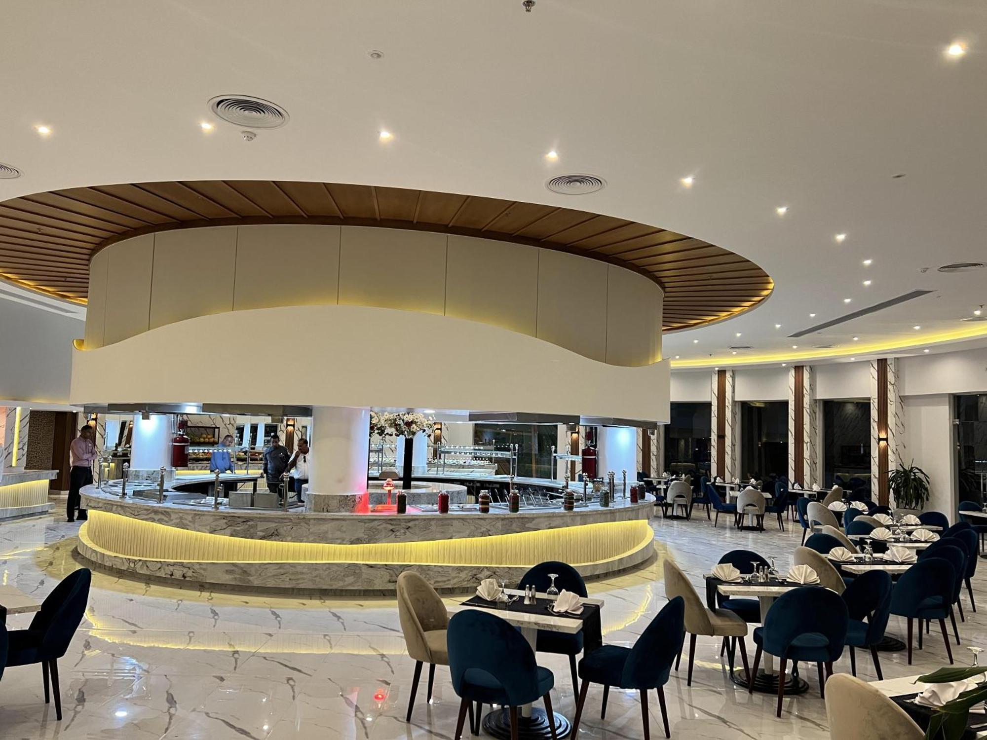 Hurghada Long Beach Resort Esterno foto The restaurant at the hotel