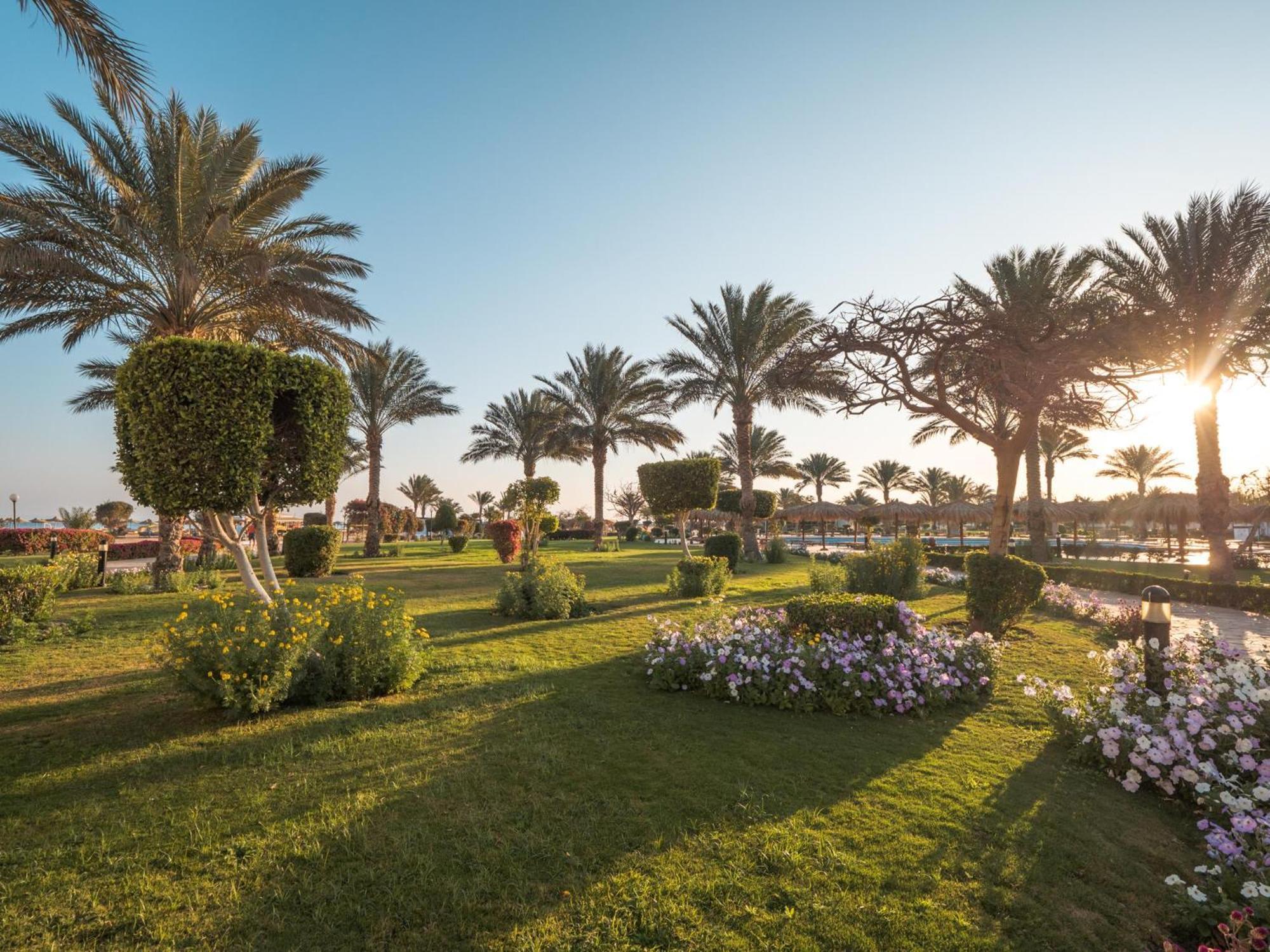 Hurghada Long Beach Resort Esterno foto Al-Shaab Park