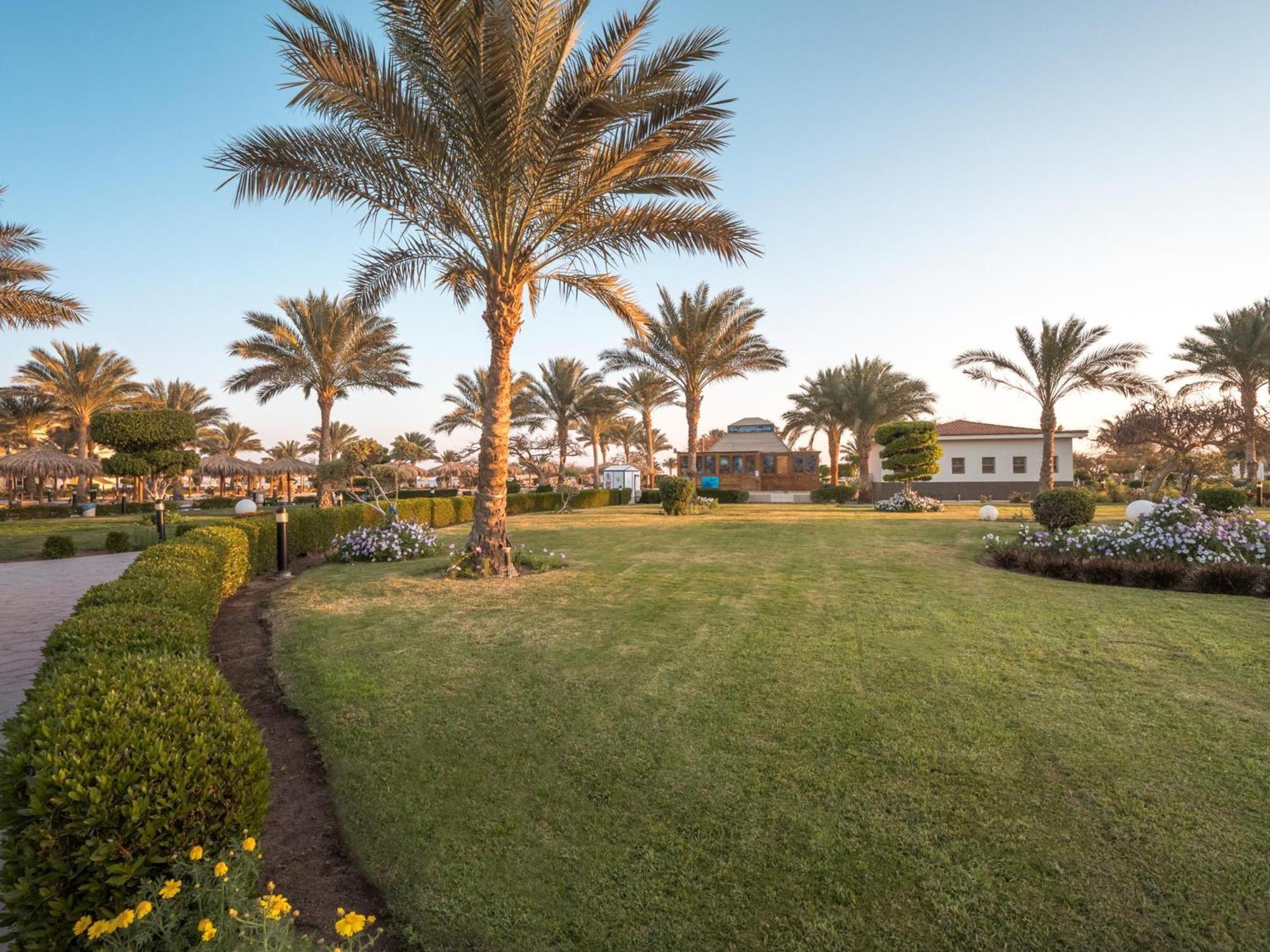 Hurghada Long Beach Resort Esterno foto Al Kharaitiyat Park