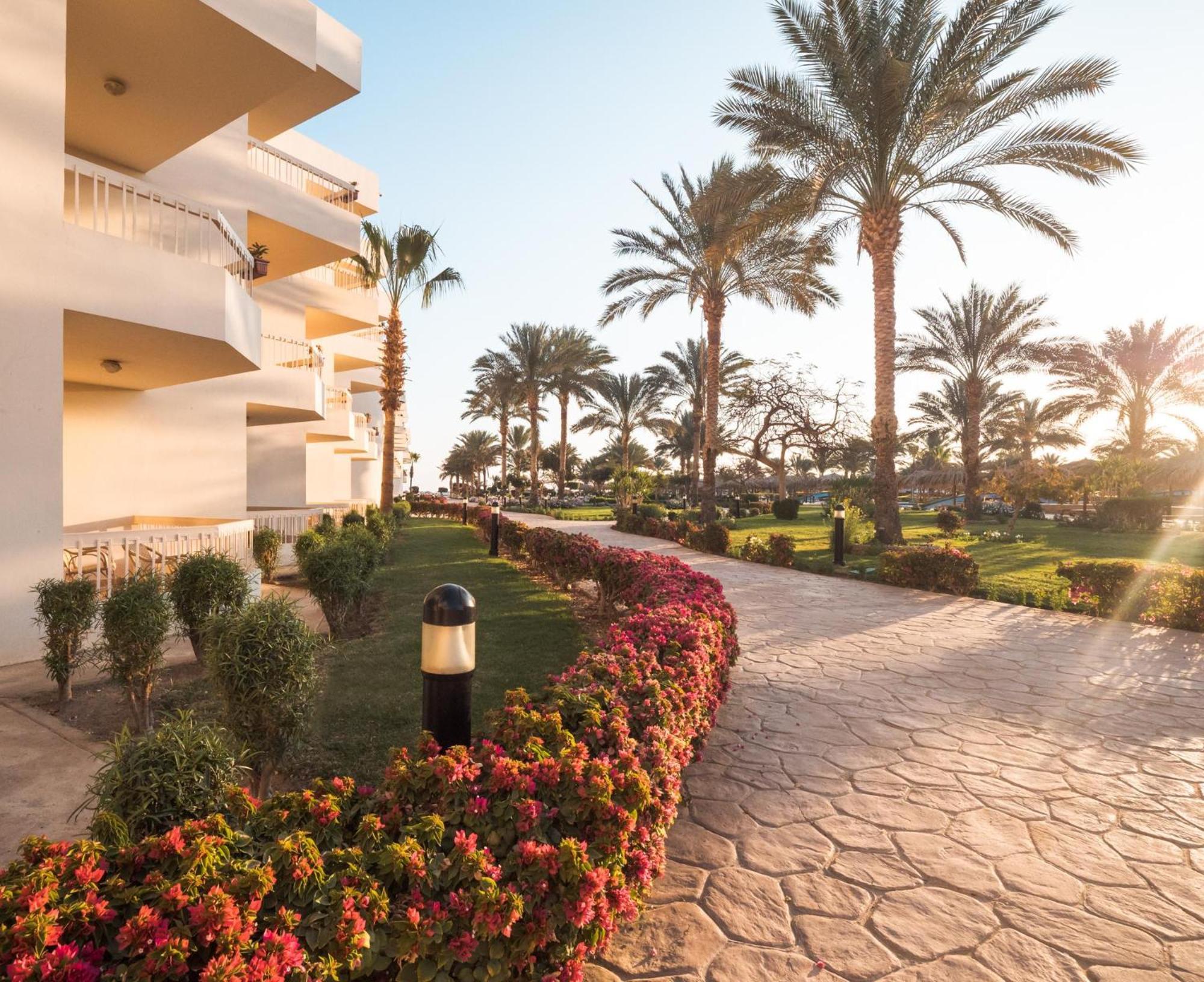Hurghada Long Beach Resort Esterno foto The grounds of the Hilton Sharm El Sheikh Resort