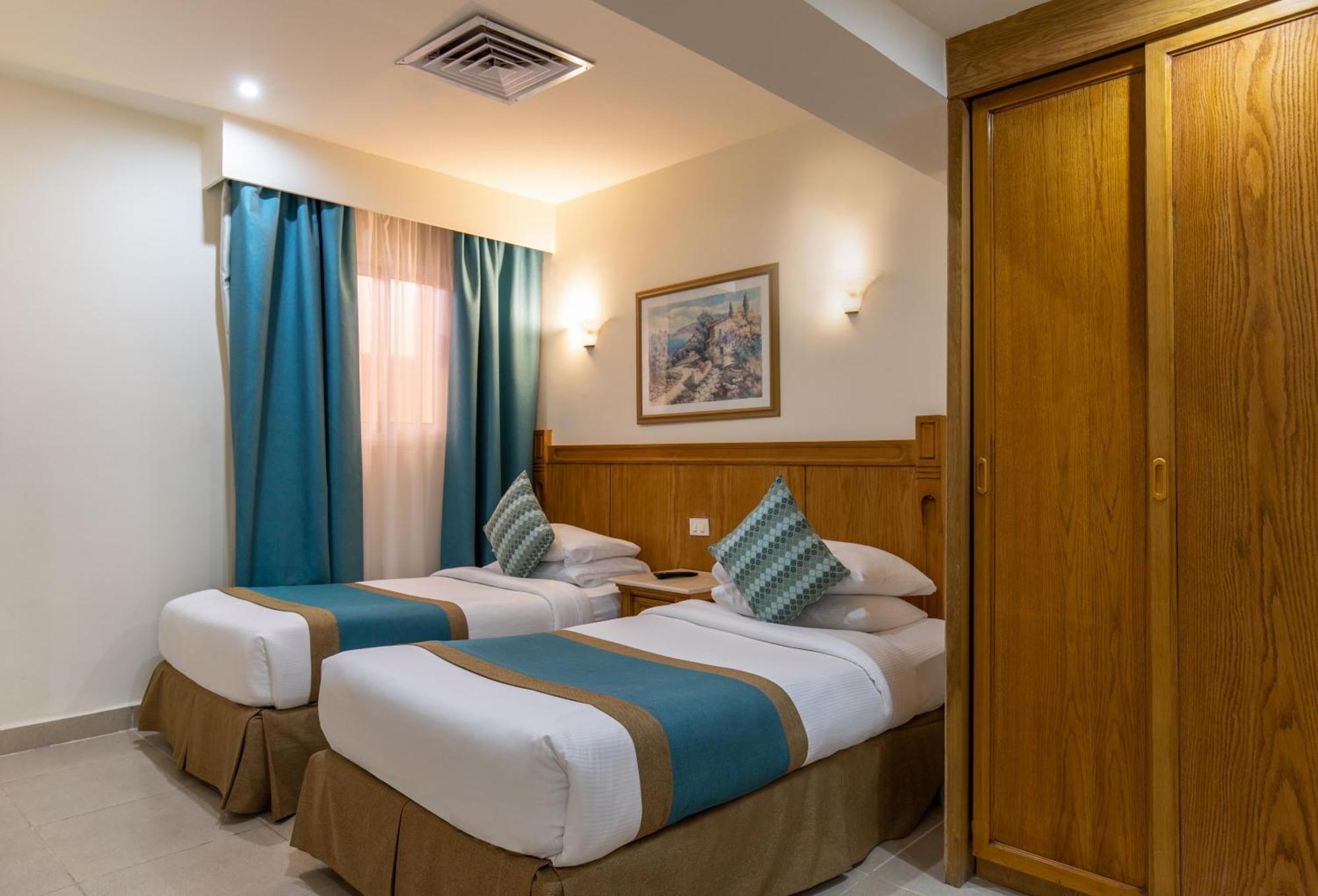 Hurghada Long Beach Resort Esterno foto A bedroom at the hotel