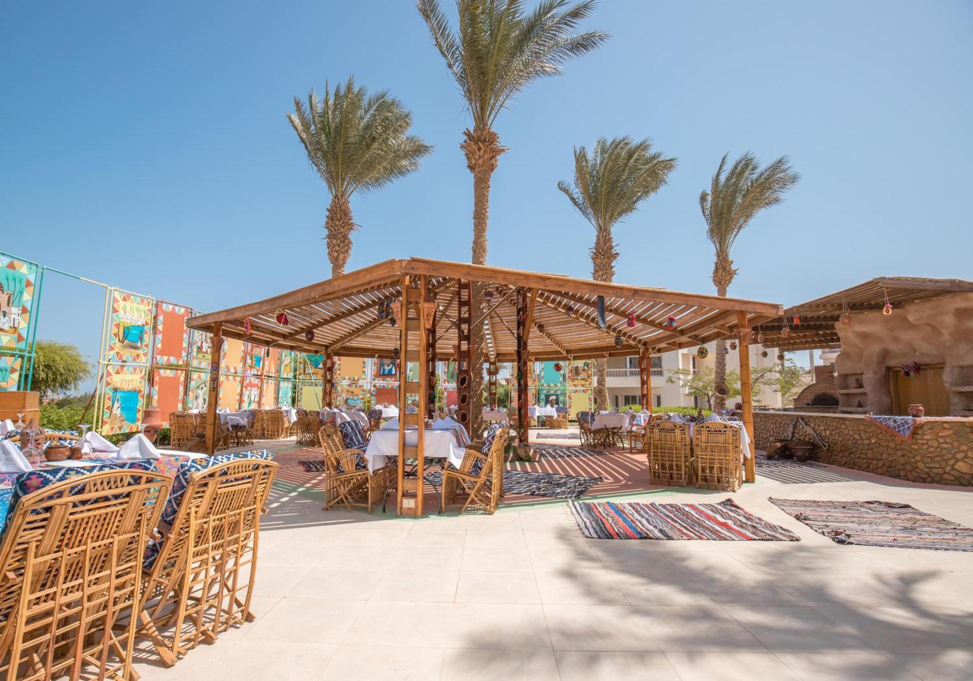 Hurghada Long Beach Resort Esterno foto The Bedouin restaurant