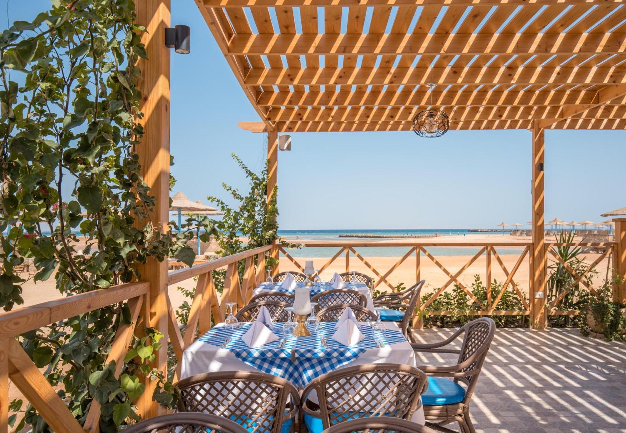 Hurghada Long Beach Resort Esterno foto Beach in Marina El Alamein