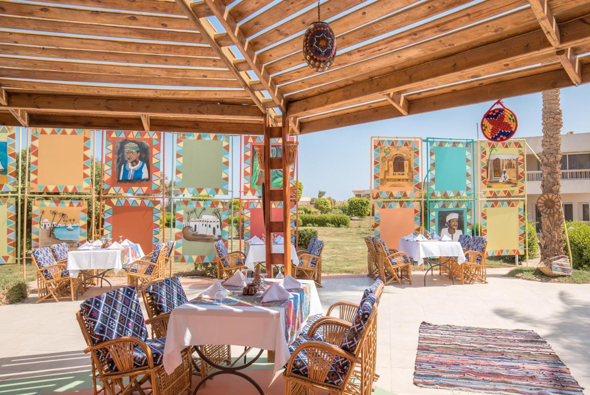 Hurghada Long Beach Resort Esterno foto Restaurant at the resort
