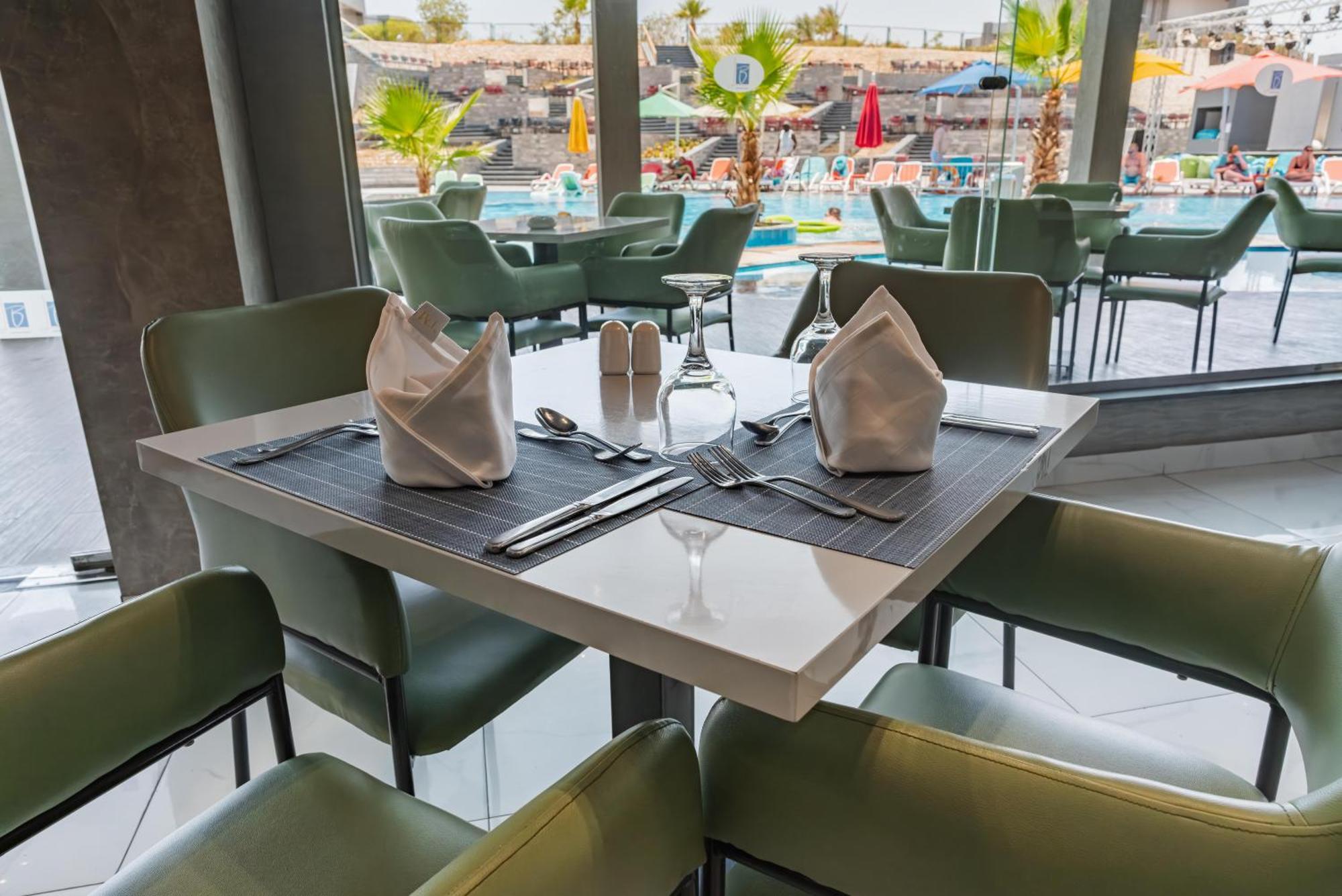 Hurghada Long Beach Resort Esterno foto The restaurant