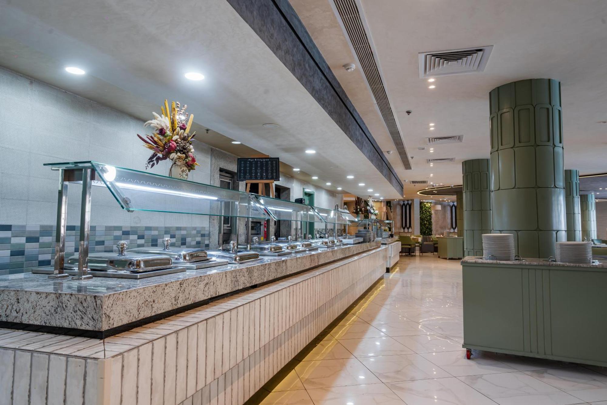Hurghada Long Beach Resort Esterno foto The buffet at the hotel