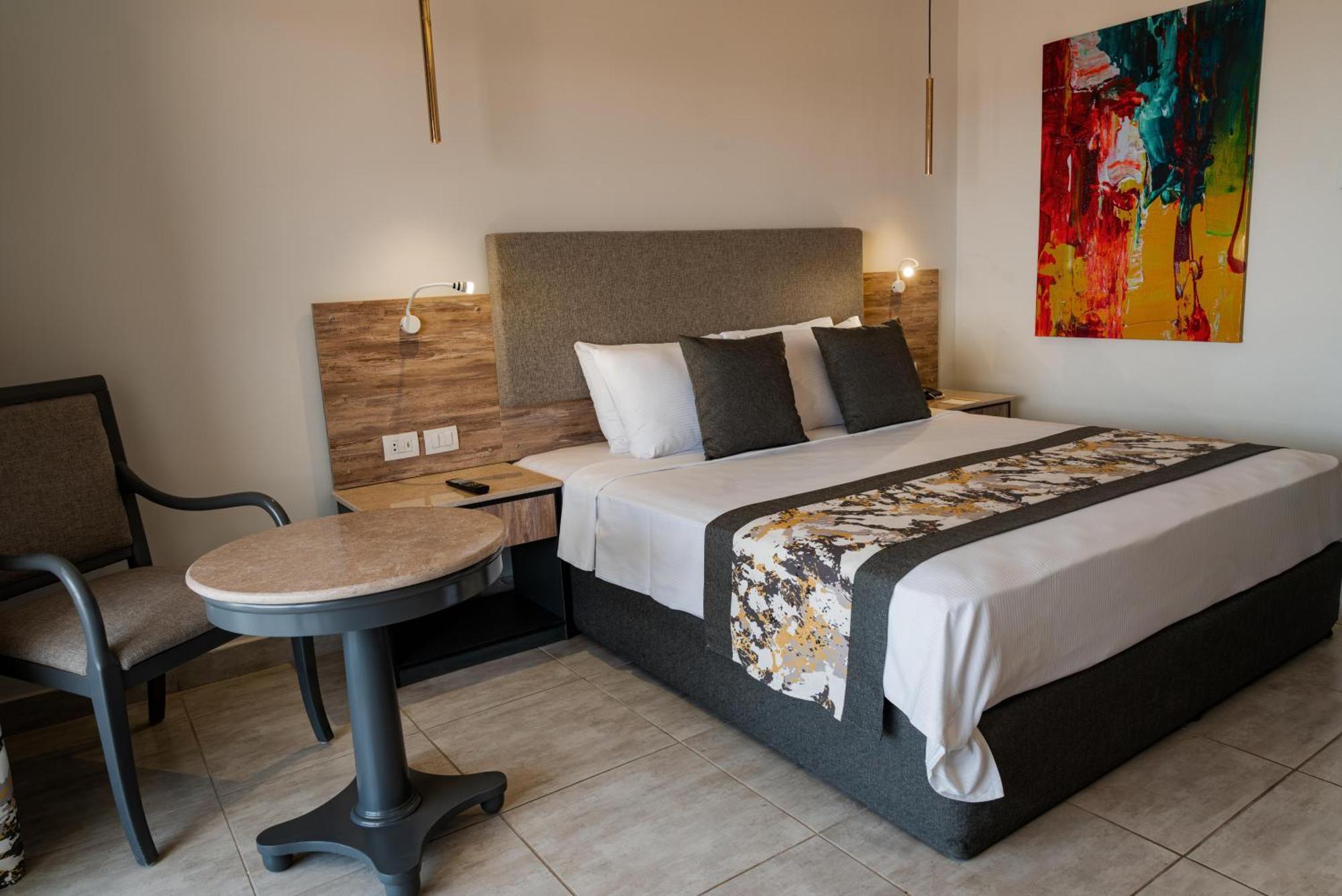 Hurghada Long Beach Resort Esterno foto A bedroom at the hotel