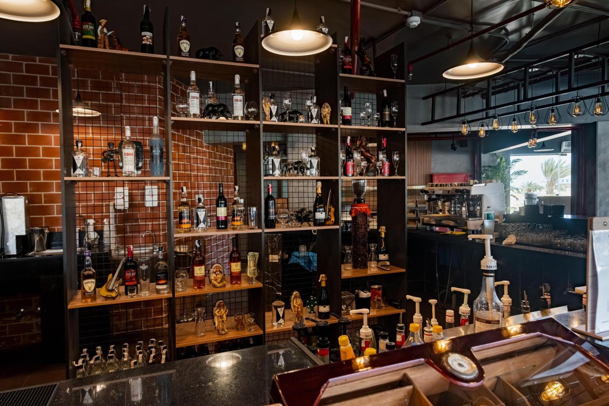 Hurghada Long Beach Resort Esterno foto The bar at the 2018 edition of the World of Whiskies